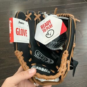 Franklin Teeball glove 9.5” + ball. Black/Brown 🆕